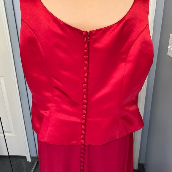 Bella Formals by Venus Red Formal Bridesmaid Dress Embroidered Sleeveless - Picture 5 of 7